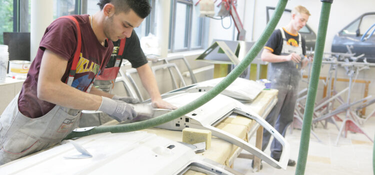 Fahrzeuglackierer/in