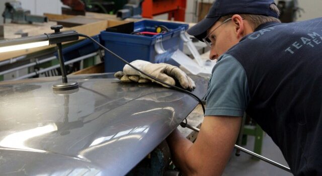 Karosserie- und Fahrzeugbaumechaniker*in