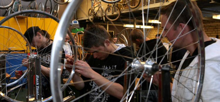 Fahrräder einspeichen