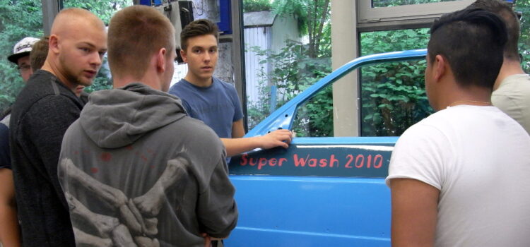 Blick ins Lackierzentrum während der Lackmesse 2017