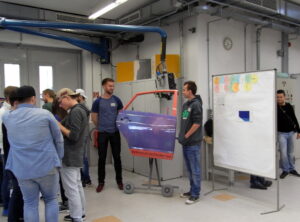 Blick ins Lackierzentrum während der Lackmesse 2017