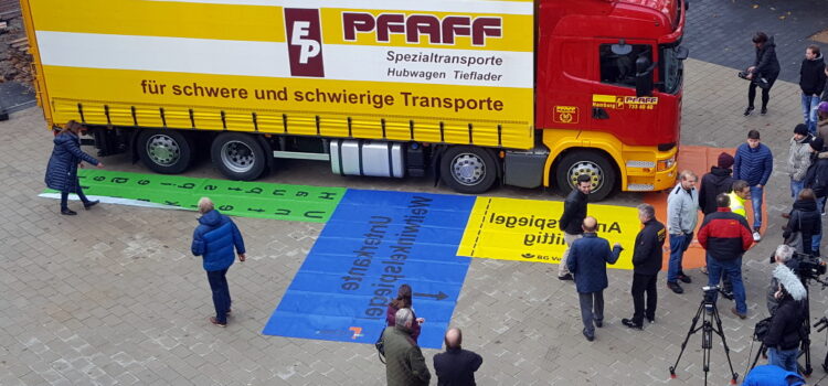 Spiegel-Einstellplane ausgelegt