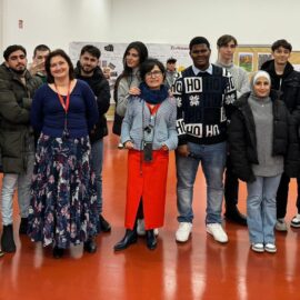 Die Klassen AvMU 22.1 und AvM 22.2 mit ihren Lehrerinnen